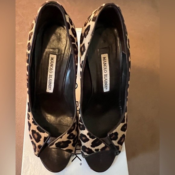 Manolo Blahnik Pony Hair Leopard D'Orsay Peep Toe Pumps-37/US 7- Comes with Box - Picture 3 of 12